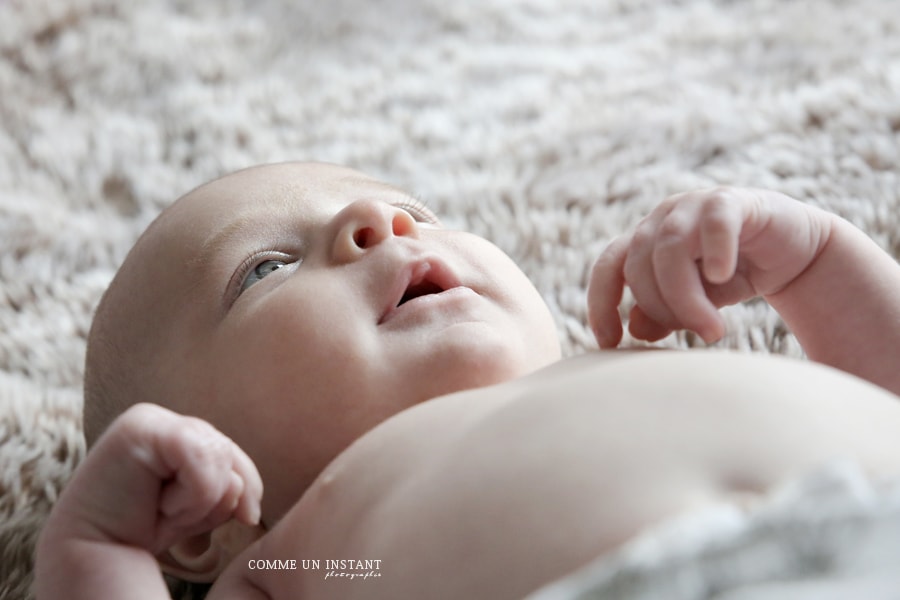 nouveau né studio - shooting à domicile nouveau né - photographie bébé studio - photographe pro bébé - photographe de bebe sur Alfortville (94140 Val de Marne 94) et sa région - photographe bébé aux yeux bleus