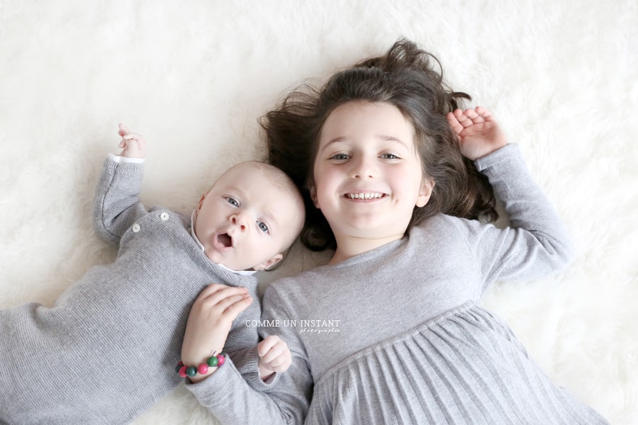 photographie bebe à Nanterre (92000 Hauts de Seine 92) et sa région, bébé aux yeux bleus, bébé studio, reportage photographe famille, famille studio, amour, photographie nouveau né, bébé, nouveau né studio