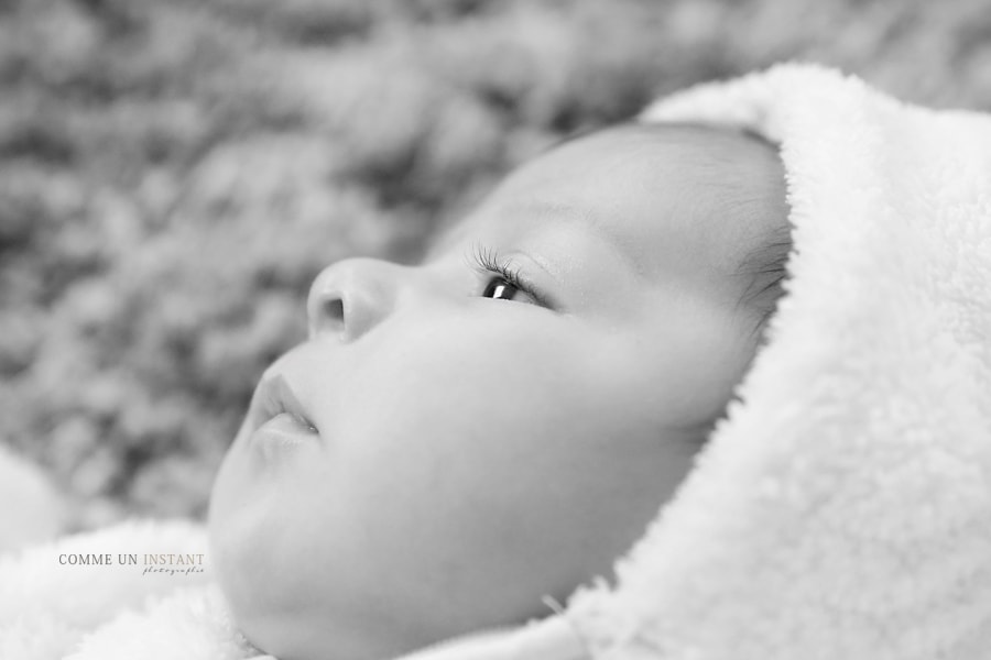 bébé - photographe à domicile bébé à Saint-Maur des Fossés (94100 Val de Marne 94) et sa région - bébé studio - nouveau né - noir et blanc - nouveau né studio