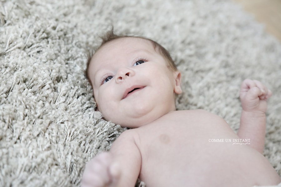 petites mains, photographie nouveau né, bébé studio, bébé, shooting bebe en centre ville de Alfortville (94140 Val de Marne 94) et sa région, nouveau né studio, bébé en train de jouer