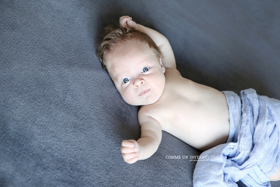 bébé aux yeux verts, bébé studio, photographe bébé, bébé aux yeux bleus, photographe a domicile bébés