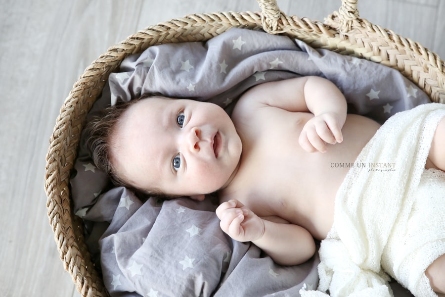 photographe a domicile bébé studio, bébé, photographe a domicile bébé aux yeux bleus, photographe pro pour bebe, photographie bébé aux yeux verts