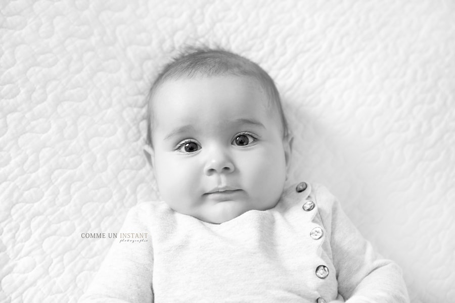 bébé studio, photographe noir et blanc, photographe a domicile bebes, photographe bébé