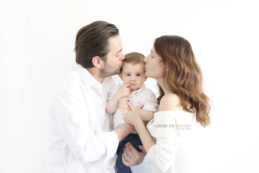 shooting famille, bébé, photographe professionnelle famille studio, photographie bébés, bébé studio