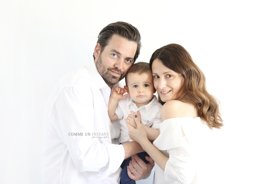 photographe a domicile de bébés sur Saint Cloud (92210 Hauts de Seine 92) - famille - photographe pro bébé - shooting à domicile bébé studio - shooting famille studio