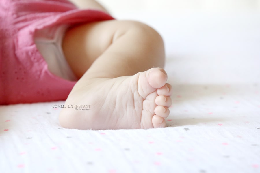 petits pieds, petit peton, reportage photographe enfant studio, reportage photographe bebe en plein coeur de Alfortville (94140 Val de Marne 94) et sa région, amour, bébé en train de dormir, bébé studio, bébé