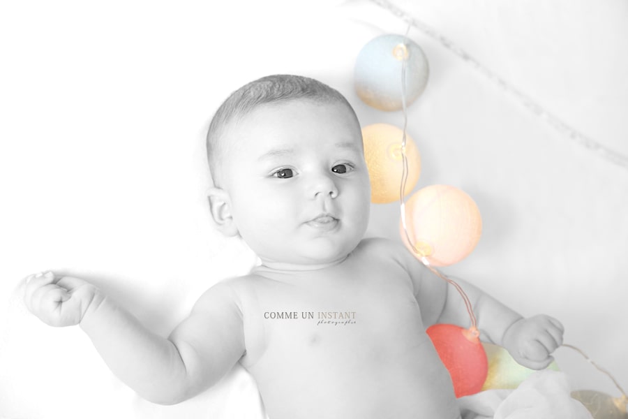 bébé, shooting à domicile pour bebe, photographie amour, photographe pro enfant, couleur isolée, bébé studio, enfant studio