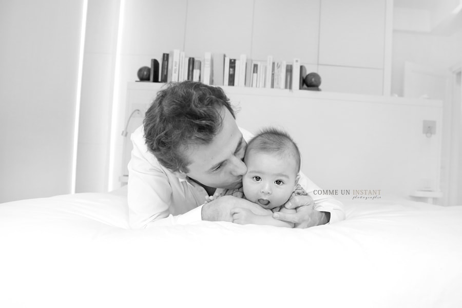 photographe pro famille studio - photographe bébé asiatique - amour - photographe pro noir et blanc - photographie famille - photographe pro pour bébé - bébé studio - bébé - famille asiatique