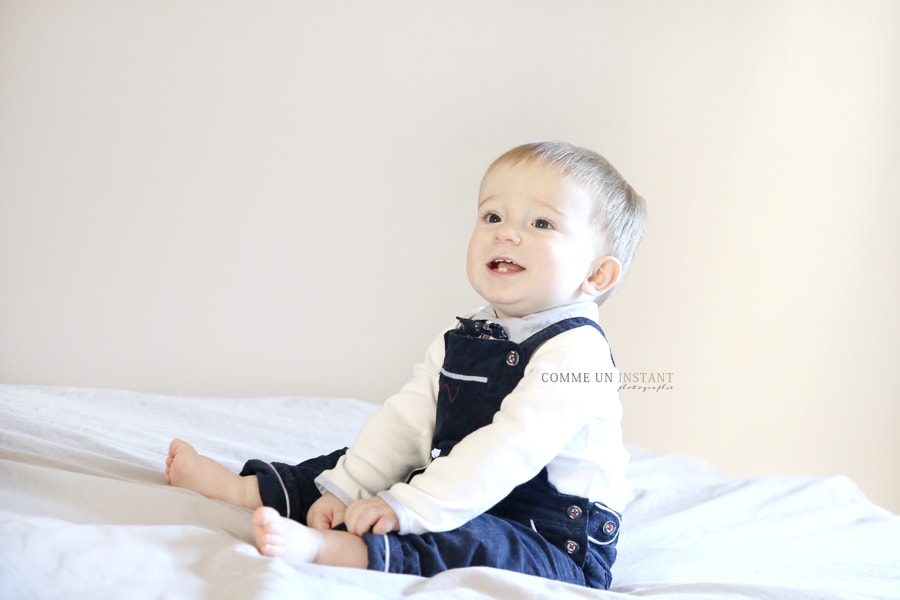 photographe à domicile pour bébés à Saint Germain en Laye (78100 Yvelines 78), bébé, photographe à domicile enfant en train de jouer, bébé en train de jouer, bébé studio, enfant