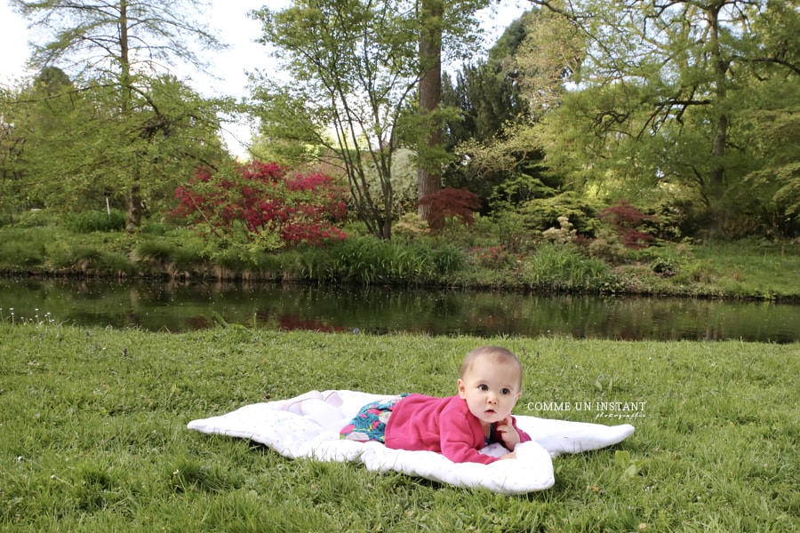 photographe à domicile bébé - photographe pro bébé en extérieur - photographe bébé en train de jouer - photographe pro enfant extérieur - photographe pro pour bebes en plein coeur de Saint Cloud (92210 Hauts de Seine 92)