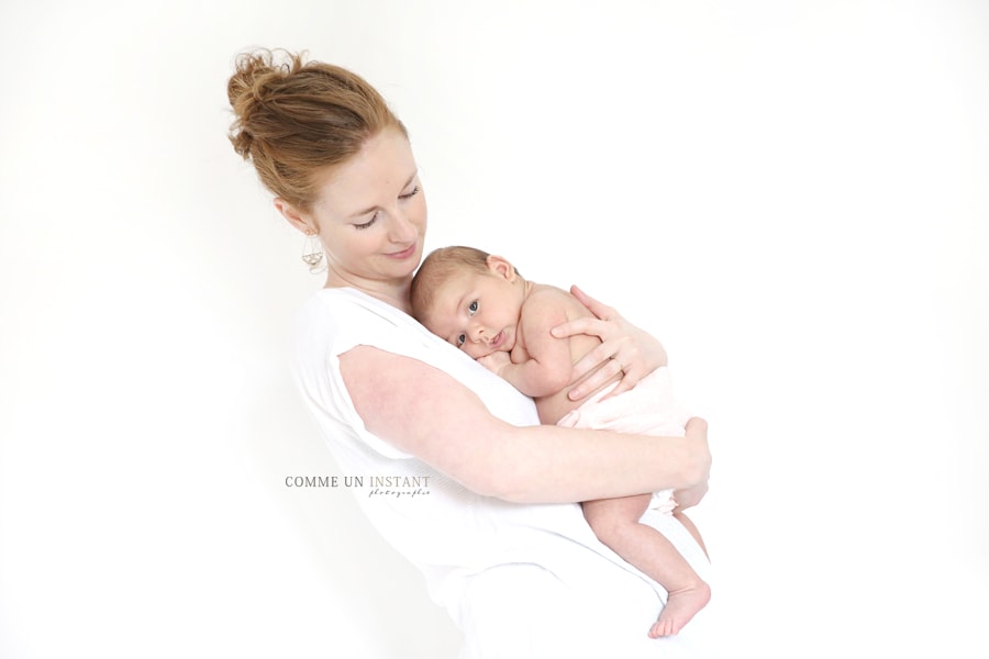 reportage photographe bébé studio - famille - shooting à domicile bébé - bébé aux yeux bleus - nouveau né studio - reportage photographe de bebe sur Sannois (95110 Val d'Oise 95) et sa région - nouveau né - famille studio