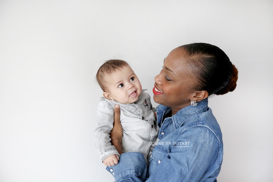 photographie famille - photographe a domicile bébé métis - amour - photographie famille métis - bébé studio - photographe bebe en centre ville de Levallois Perret (92300 Hauts de Seine 92) et sa région - bébé - famille studio