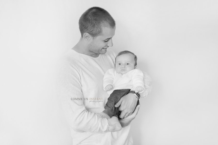 photographe à domicile bébés - amour - photographie famille - photographe bébé studio - famille studio - photographe a domicile bébé - bébé aux yeux bleus