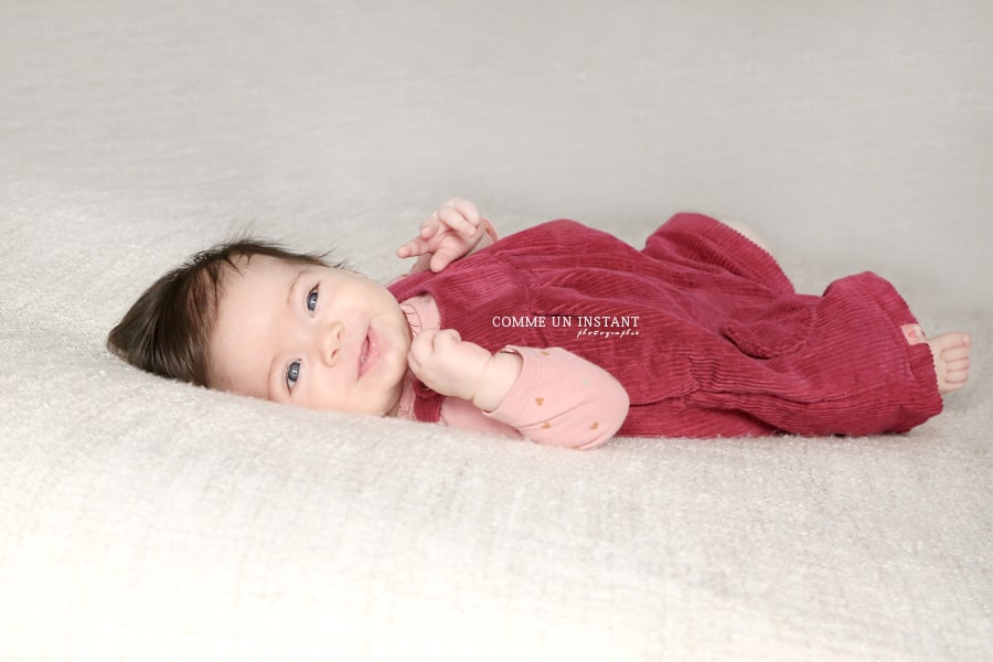 shooting pour bebe en plein coeur de Alfortville (94140 Val de Marne 94), shooting bébé, photographie enfant, photographe professionnelle bébé aux yeux bleus, photographe à domicile amour, shooting à domicile bébé en train de jouer, bébé studio, shooting enfant studio