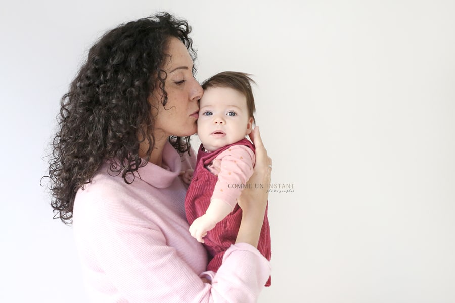 reportage photographe enfant, photographe professionnelle bébé studio, shooting à domicile bébé, famille, photographe pro bébé aux yeux bleus, photographe a domicile amour, reportage photographe famille studio, photographe pro enfant studio, photographie bébés