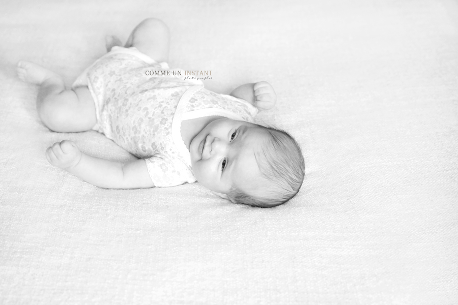 shooting à domicile bébé, bébé studio, photographie enfant, photographe pour bébé, photographe noir et blanc, enfant studio