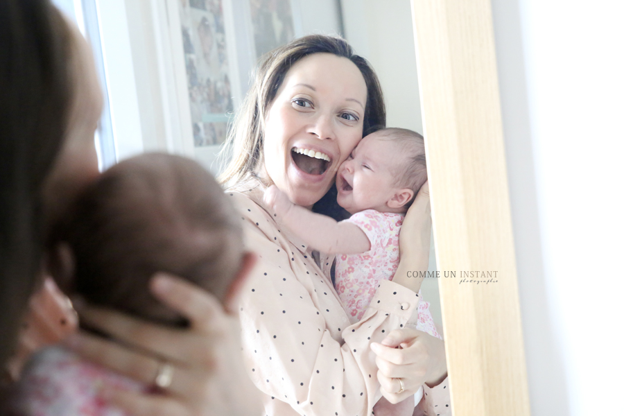 enfant studio - enfant - amour - photographe bébé aux yeux bleus - photographe a domicile pour bebe - reportage photographe famille - photographie bébé studio - photographe pro bébé - famille studio