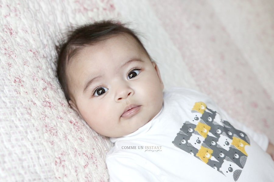 photographie enfant métis - bébé studio - shooting enfant studio - enfant - bébé - bébé métis - photographe à domicile de bebe