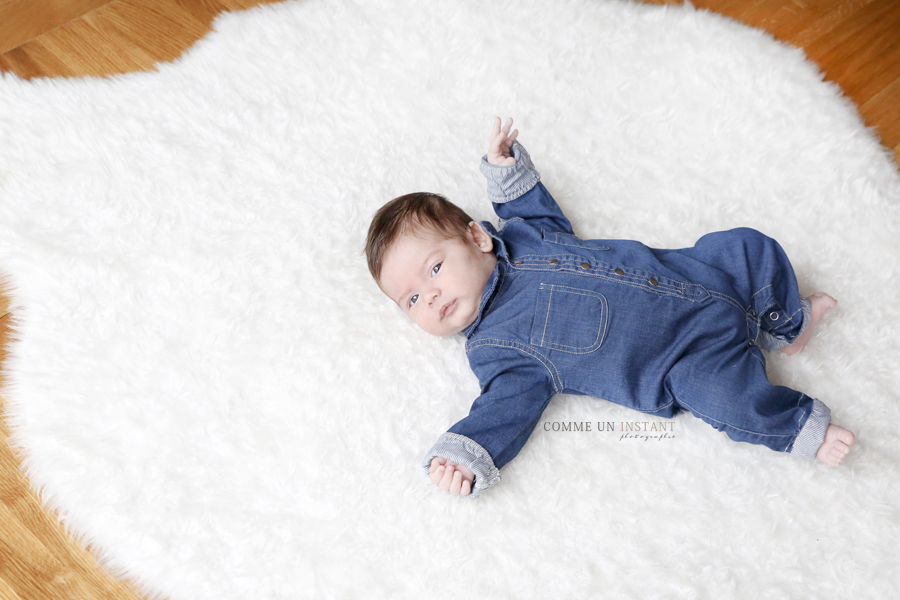 bébé, photographe a domicile bébé aux yeux bleus, photographe bébé studio, reportage photographe pour bébé