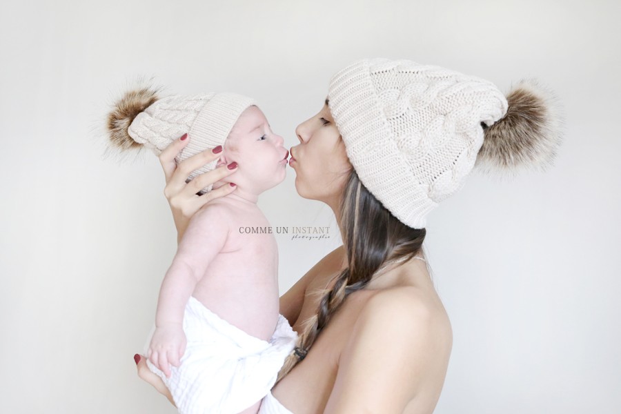 famille studio, shooting à domicile bébé studio, reportage photographe bébé, reportage photographe famille, photographe pro pour bebe à Vincennes (94300 Val de Marne 94) et sa région, amour, photographe a domicile bébé aux yeux bleus