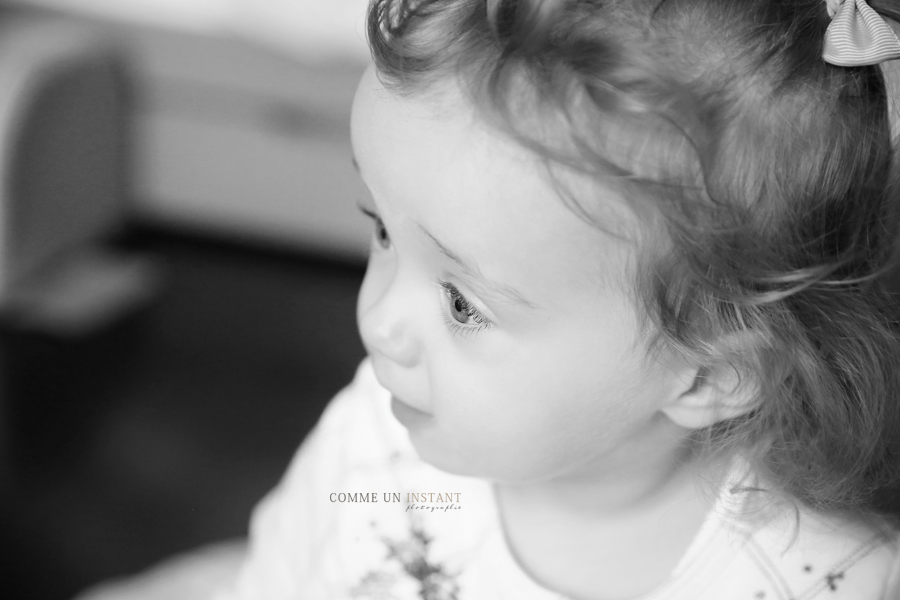 bébé studio, bébé en train de jouer, enfant, photographe a domicile enfant en train de jouer, photographe enfant studio, photographe à domicile de enfants, bébé, chambre de bébé