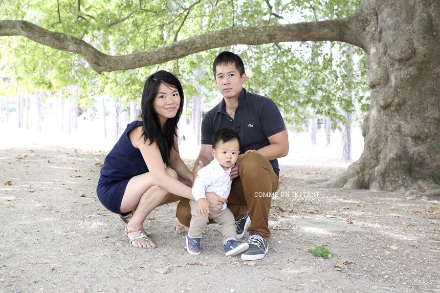 bébé, enfant extérieur, photographe a domicile anniversaire, famille, enfant en train de jouer, famille en extérieur, photographe a domicile bébé asiatique, famille asiatique, reportage photographe de enfant sur Paris (75000 Paris 75), bébé vietnamien, enfant, photographe professionnelle bébé en train de jouer, reportage photographe bébé en extérieur