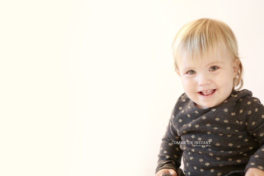 enfant, photographe à domicile de enfants, bébé studio, enfant en train de jouer, enfant studio, photographe a domicile bébé, shooting bébé en train de jouer