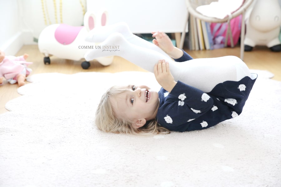 bébé en train de jouer, enfant en train de jouer, photographie pour enfants, photographe pro enfant, bébé