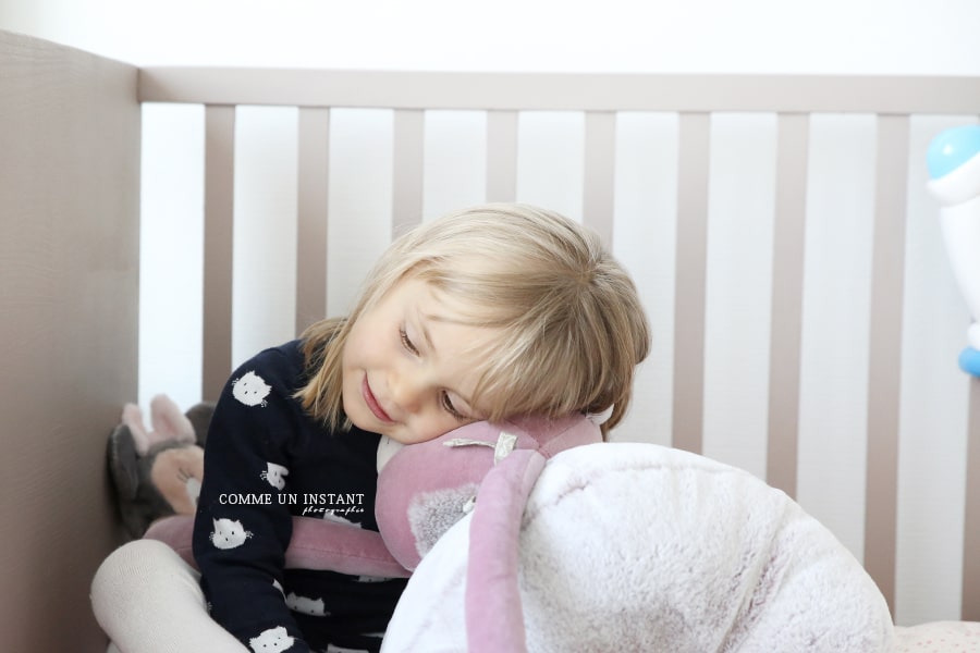 chambre de bébé, photographe a domicile bébé, shooting à domicile enfant en train de jouer, reportage photographe bébé en train de jouer, photographe pro pour enfant, shooting à domicile enfant