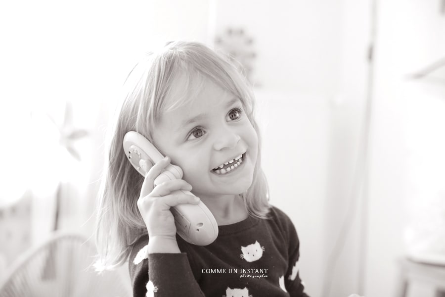 enfant, photographe à domicile pour enfants a Châtillon (92320 Hauts de Seine 92) et sa région, shooting à domicile chambre de bébé, photographe professionnelle bébé, photographe professionnelle enfant en train de jouer, photographe bébé en train de jouer