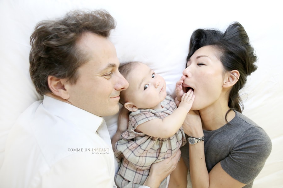 bébé, amour, photographie famille, bébé studio, photographie famille asiatique, bébé asiatique, famille studio, photographe pro famille