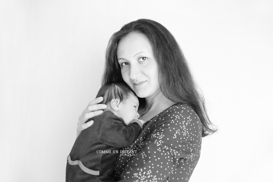 nouveau né - photographe pro bébé - famille studio - photographe a domicile famille - photographe a domicile famille en centre ville de Paris (75000 Paris 75) et sa région - photographie nouveau né studio - photographe pro bébé studio - photographe a domicile amour