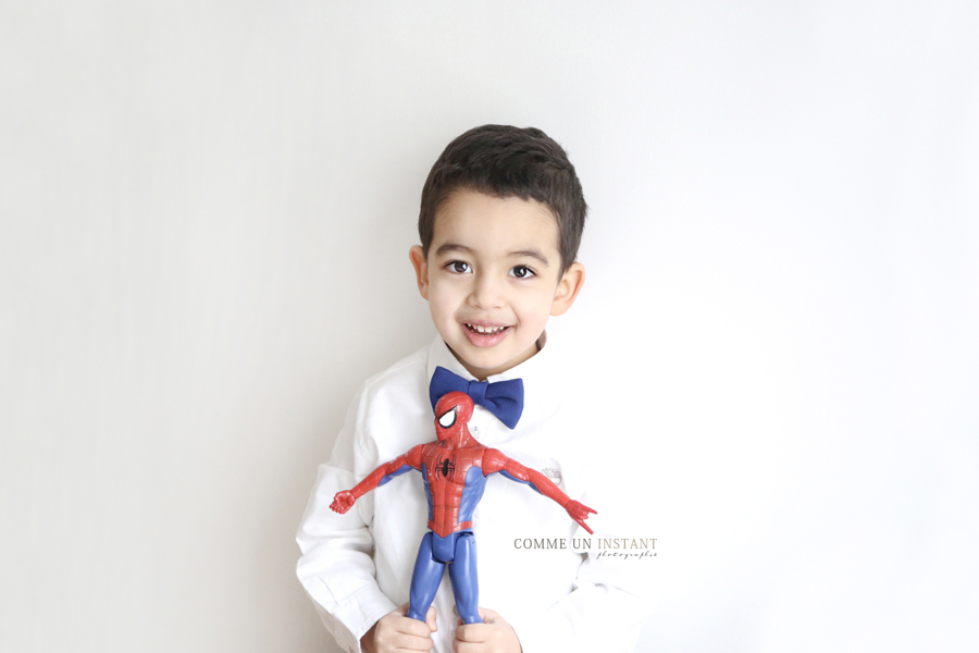 shooting enfant studio, enfant, enfant en train de jouer, photographe pro famille