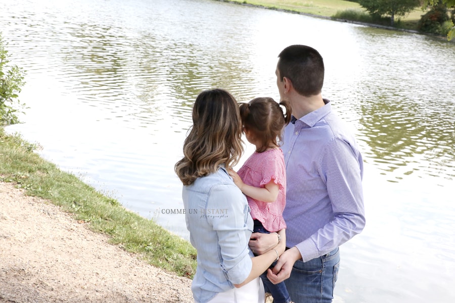 photographe pro famille en extérieur, photographe a domicile enfant extérieur, enfant, famille, shooting à domicile bébé en extérieur, bébé, shooting à domicile amour, photographe à domicile pour familles en plein coeur de Levallois Perret (92300 Hauts de Seine 92)