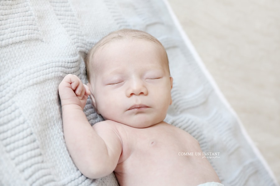 photographe bébé - nouveau né studio - nouveau né - photographe nouveau né en train de dormir - bébé studio - photographe de famille