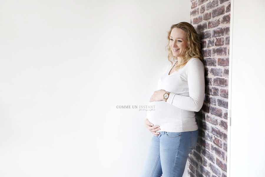 grossesse, photographe professionnelle pour femme enceinte sur Vincennes (94300 Val de Marne 94) et sa région, photographie grossesse studio, photographe femme enceinte habillée