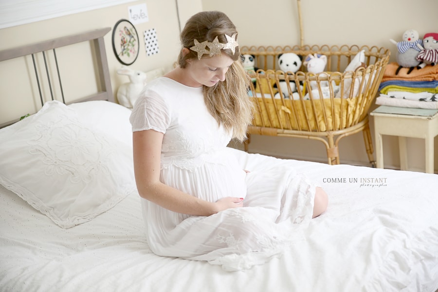 femme enceinte habillée - photographe pro grossesses à Paris 75 tout près du Panthéon et de la Tour Montparnasse