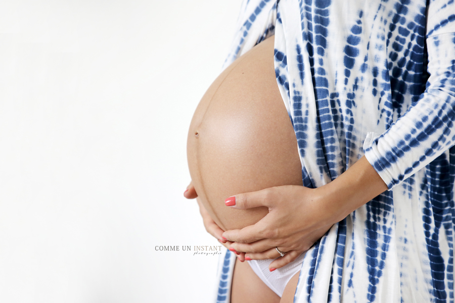 grossesse métisse, femme enceinte habillée, shooting femmes enceintes en plein coeur de Neuilly sur Seine (92200 Hauts de Seine 92) et sa région, femme enceinte asiatique, photographe grossesse studio, ventre nu, grossesse