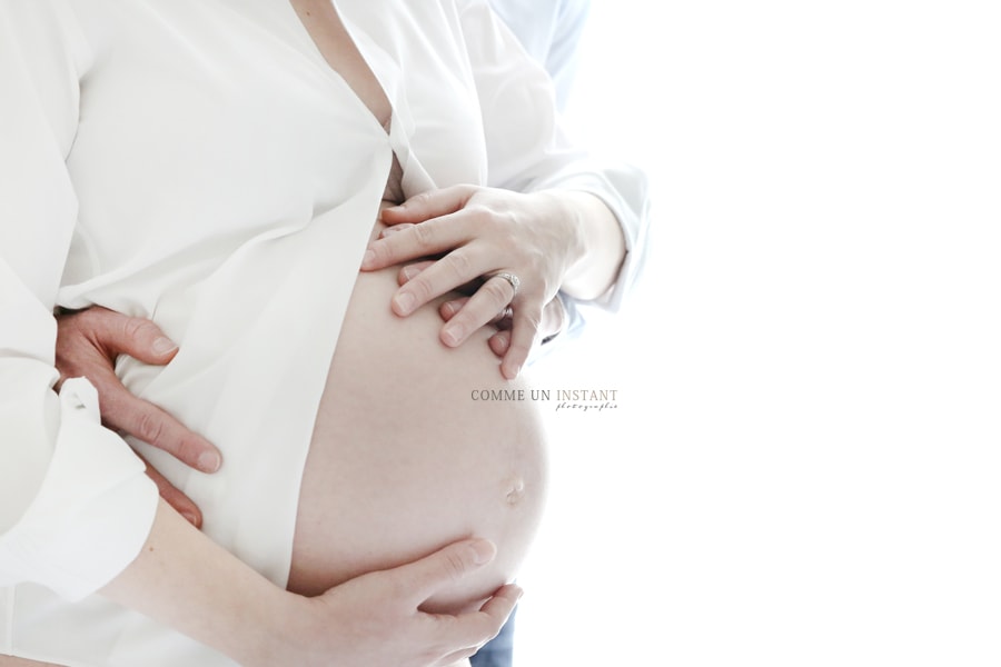 photographe pro femme enceinte habillée, ventre nu, photographe a domicile de femmes enceintes sur Saint-Maur des Fossés (94100 Val de Marne 94), grossesse studio, photographe professionnelle alliances, photographe a domicile grossesse