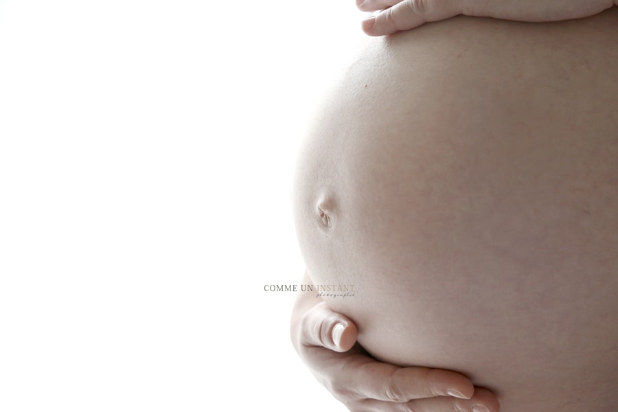 photographe femmes enceintes en plein coeur de Issy les Moulineaux (92130 Hauts de Seine 92) - ventre nu - shooting grossesse - grossesse studio