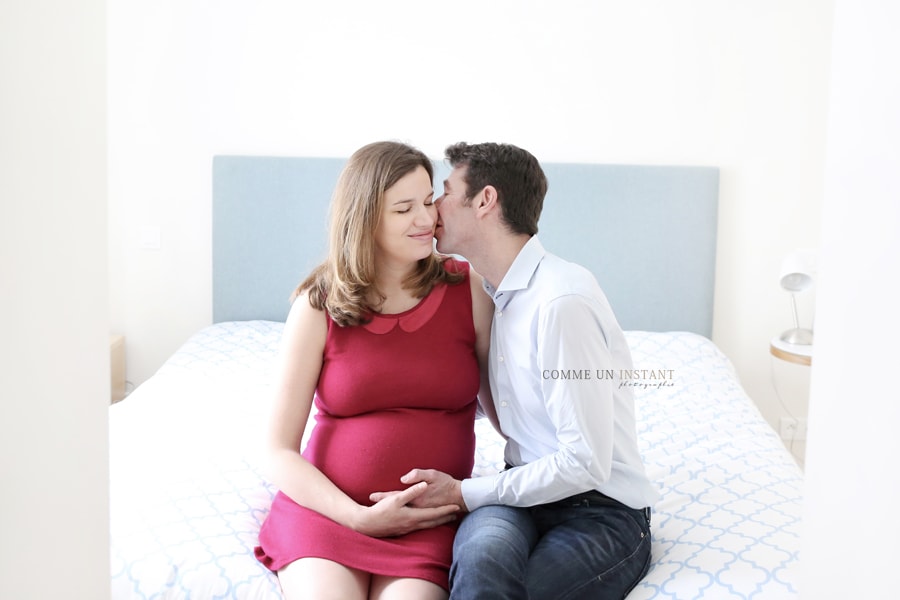 photographie femme enceinte habillée, famille, couple, photographie grossesses, grossesse, amour, shooting à domicile famille studio, shooting à domicile grossesse studio