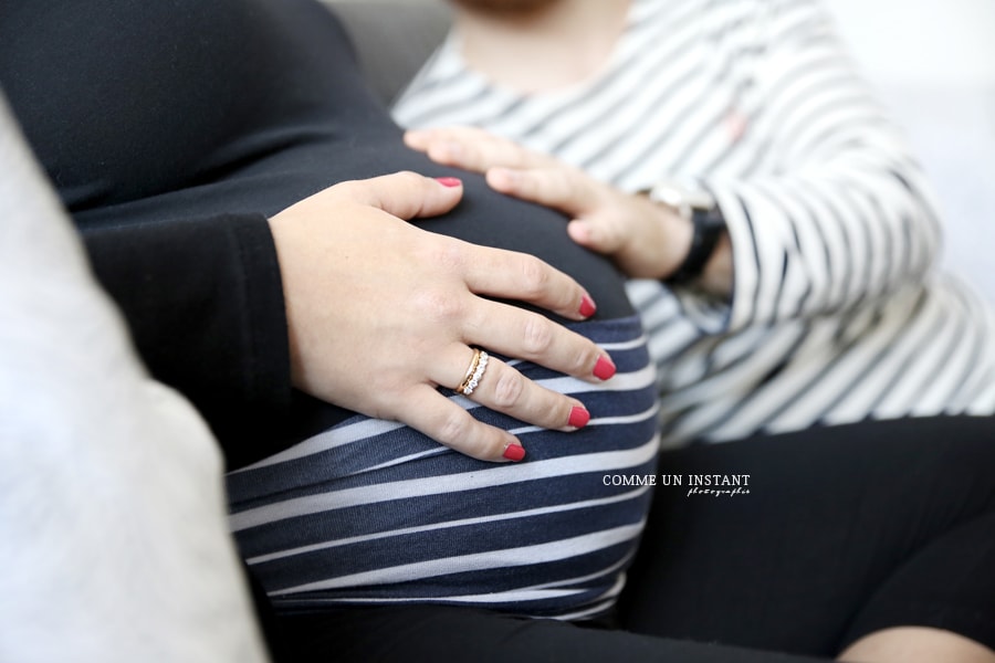 couple - photographe à domicile grossesse studio - photographe a domicile famille studio - photographe professionnelle amour - photographe pro femmes enceintes - grossesse - photographe pro famille