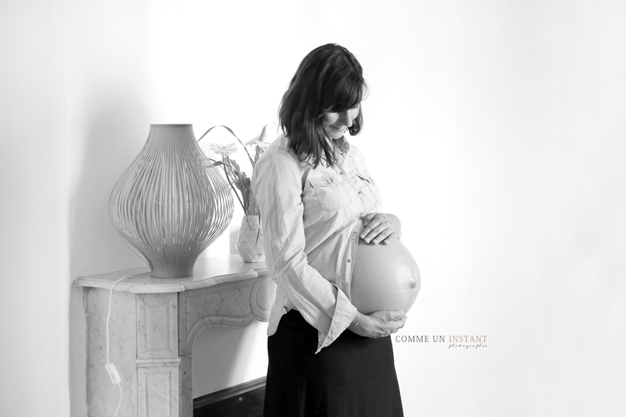 noir et blanc, photographe pro famille, grossesse, famille studio, photographie de grossesse sur Neuilly sur Seine (92200 Hauts de Seine 92) et sa région, photographe professionnelle grossesse studio, photographe pro jumeaux / jumelles