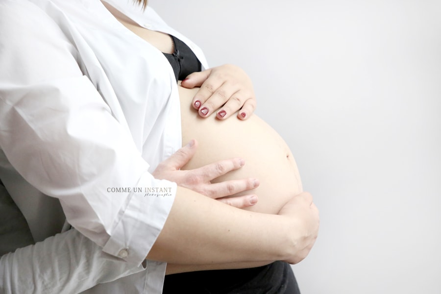 reportage photographe ventre nu - photographie de femme enceinte à Alfortville (94140 Val de Marne 94) et sa région - femme enceinte habillée - amour - reportage photographe famille - photographe à domicile famille studio - photographie grossesse - grossesse studio