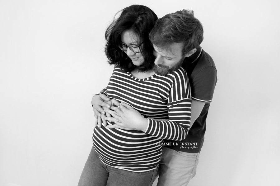 photographe pro amour - shooting à domicile grossesses - photographe femme enceinte habillée - photographe à domicile couple - photographe pro famille - photographe a domicile famille asiatique - photographe pro grossesse studio - photographe pro femme enceinte asiatique - grossesse