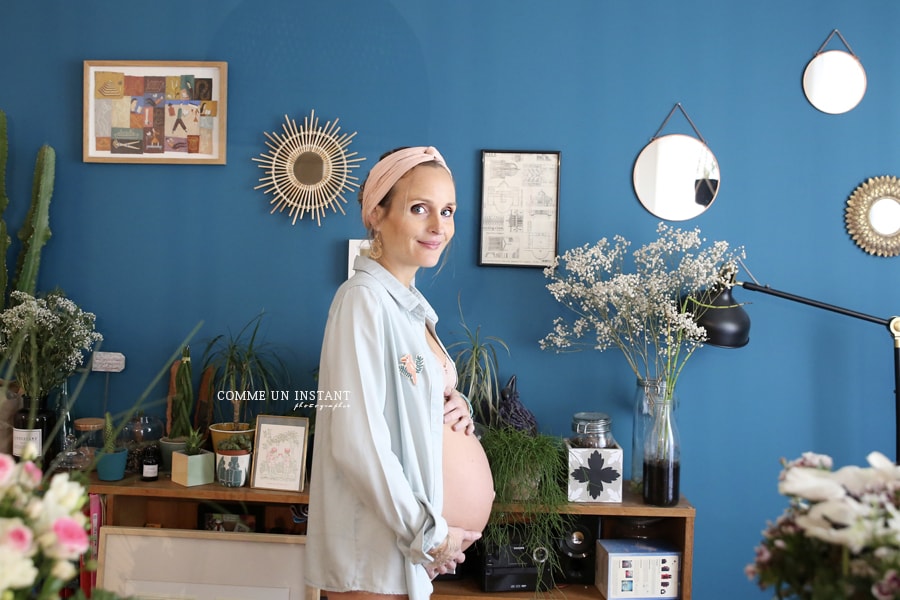 ventre nu - photographe a domicile femmes enceintes - photographe à domicile grossesse - photographe femme enceinte habillée