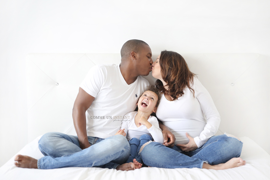 photographe a domicile amour - photographe famille - photographe a domicile famille studio - shooting grossesse - shooting à domicile grossesse studio - photographe à domicile pour femme enceinte à Puteaux (92800 Hauts de Seine 92)