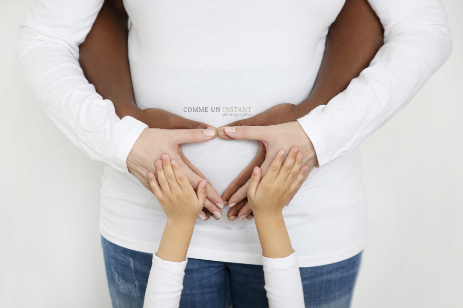 photographe pro grossesse studio, grossesse, amour, photographe pro famille studio, shooting pour femmes enceintes, shooting à domicile famille