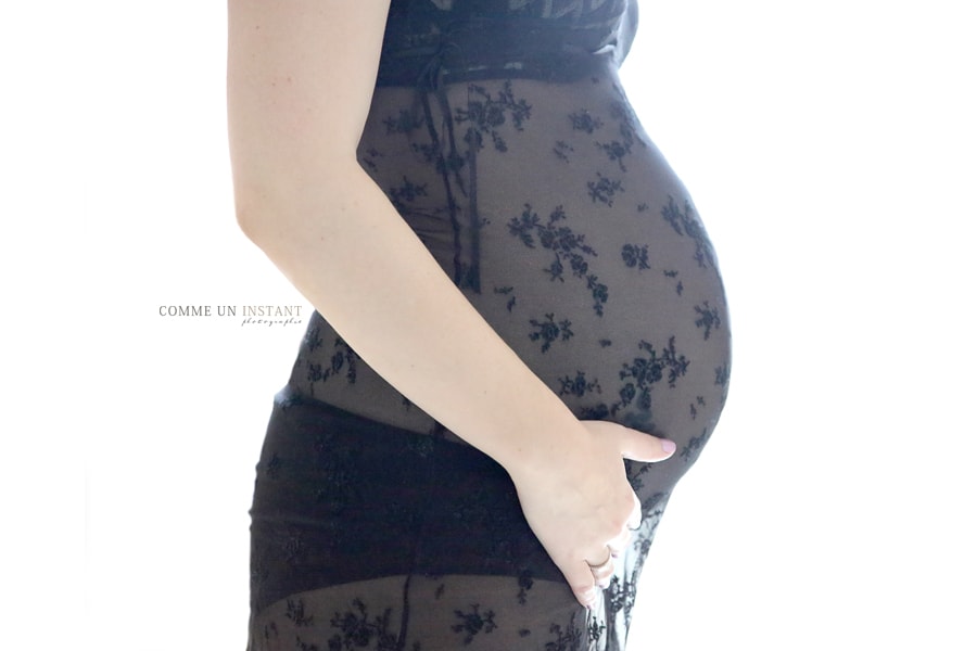 reportage photographe femme enceinte habillée - photographe de grossesses en centre ville de Courbevoie (92400 Hauts de Seine 92)