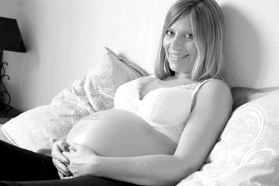 grossesse - photographie grossesse studio - photographe de femmes enceintes à Herblay (95220 Val d'Oise 95) et sa région - shooting noir et blanc
